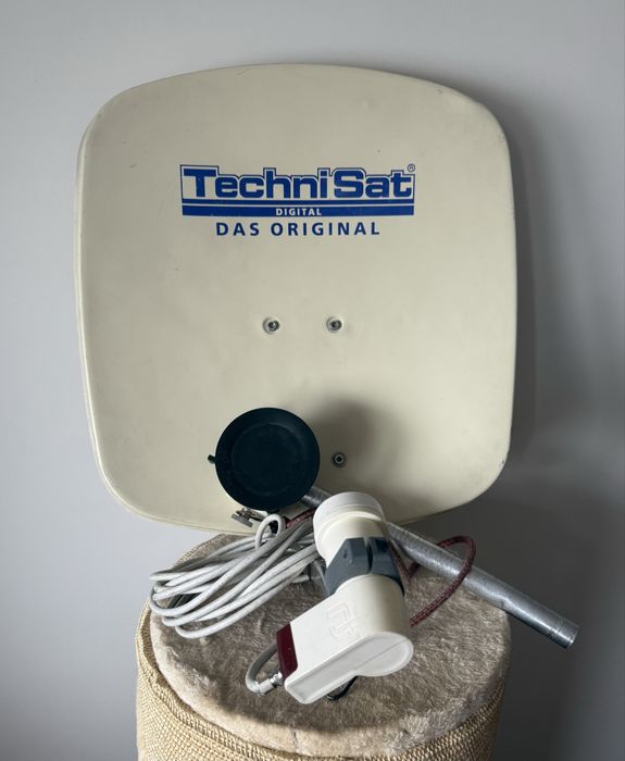 Antena satelitarna TechniSat z konwerterem i przyssawką