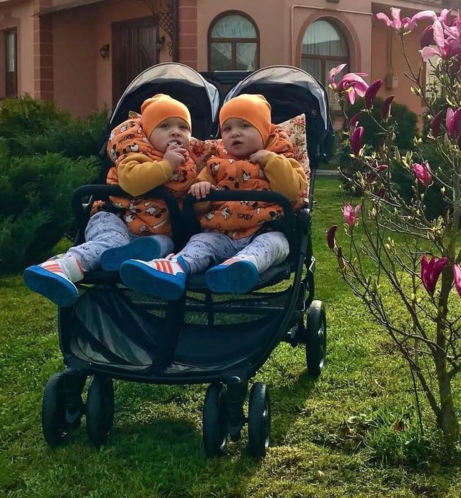 Коляска для двійні