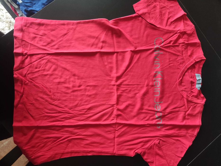 T-shirt Calvin Klein vermelha