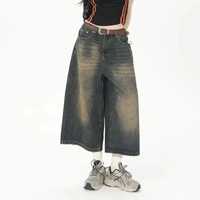 Baggy jeans або широкі шорти (джинси)