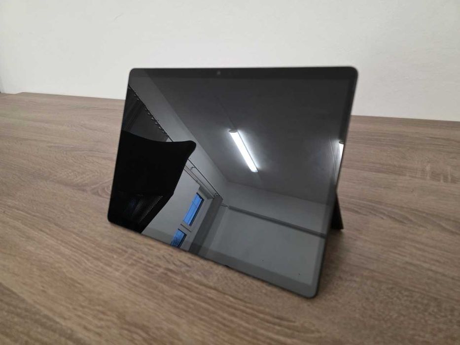 Microsoft Surface Pro 9 z ładowarką