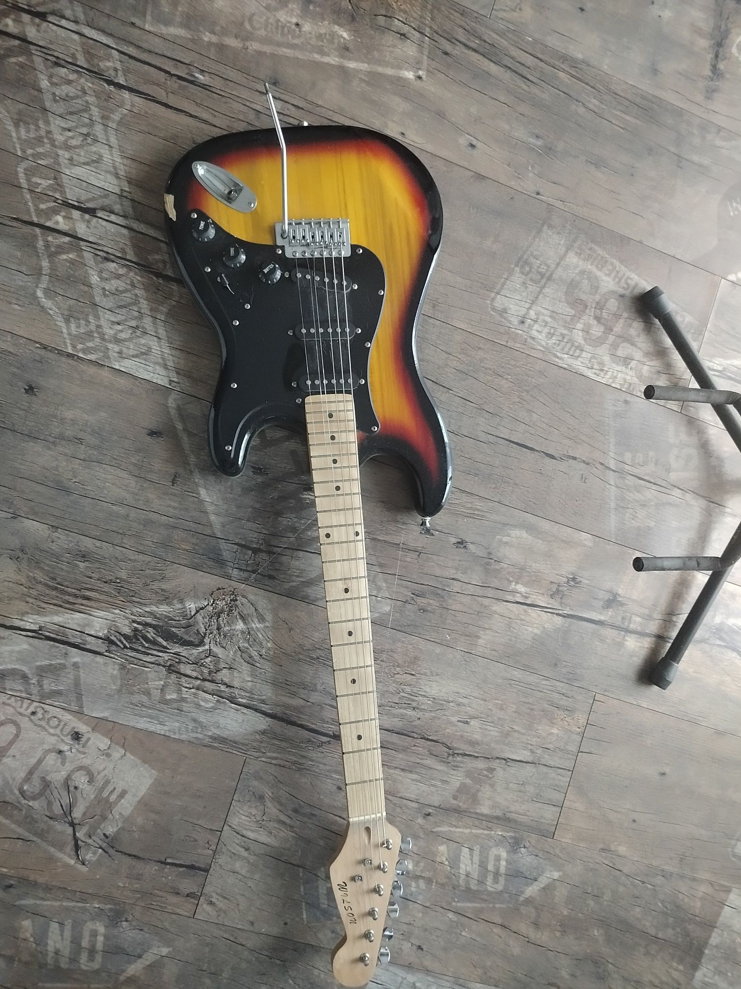 Gitara Stratocaster uszkodzona na części