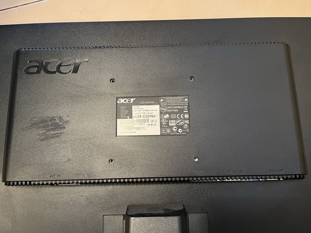 Uszkodzony monitor LCD 22 cale.