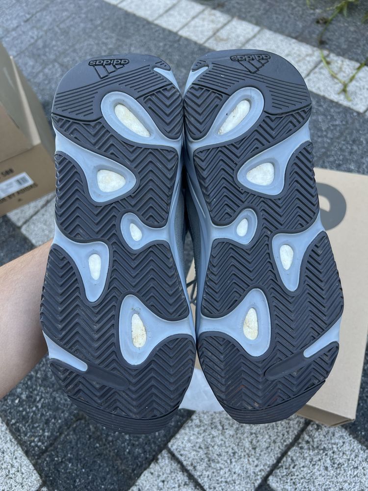 Adidas Yeezy Boost 700 V2 Hospital Blue sneakery szare 44 2/3
