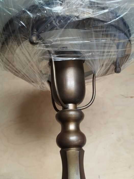 Lampka ze szklanym abażurem