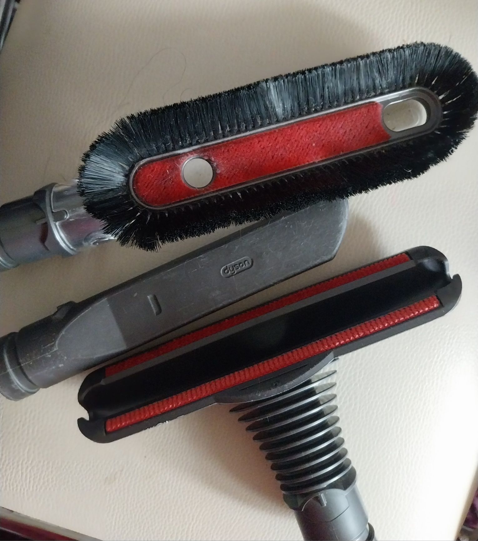 Насадки для пилососа Dyson.