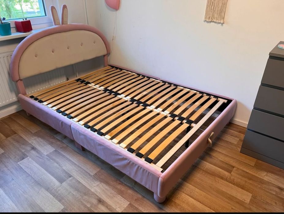 Вживане дитяче підліткове ліжко для дівчинки з м'якою оббивкою зайчик