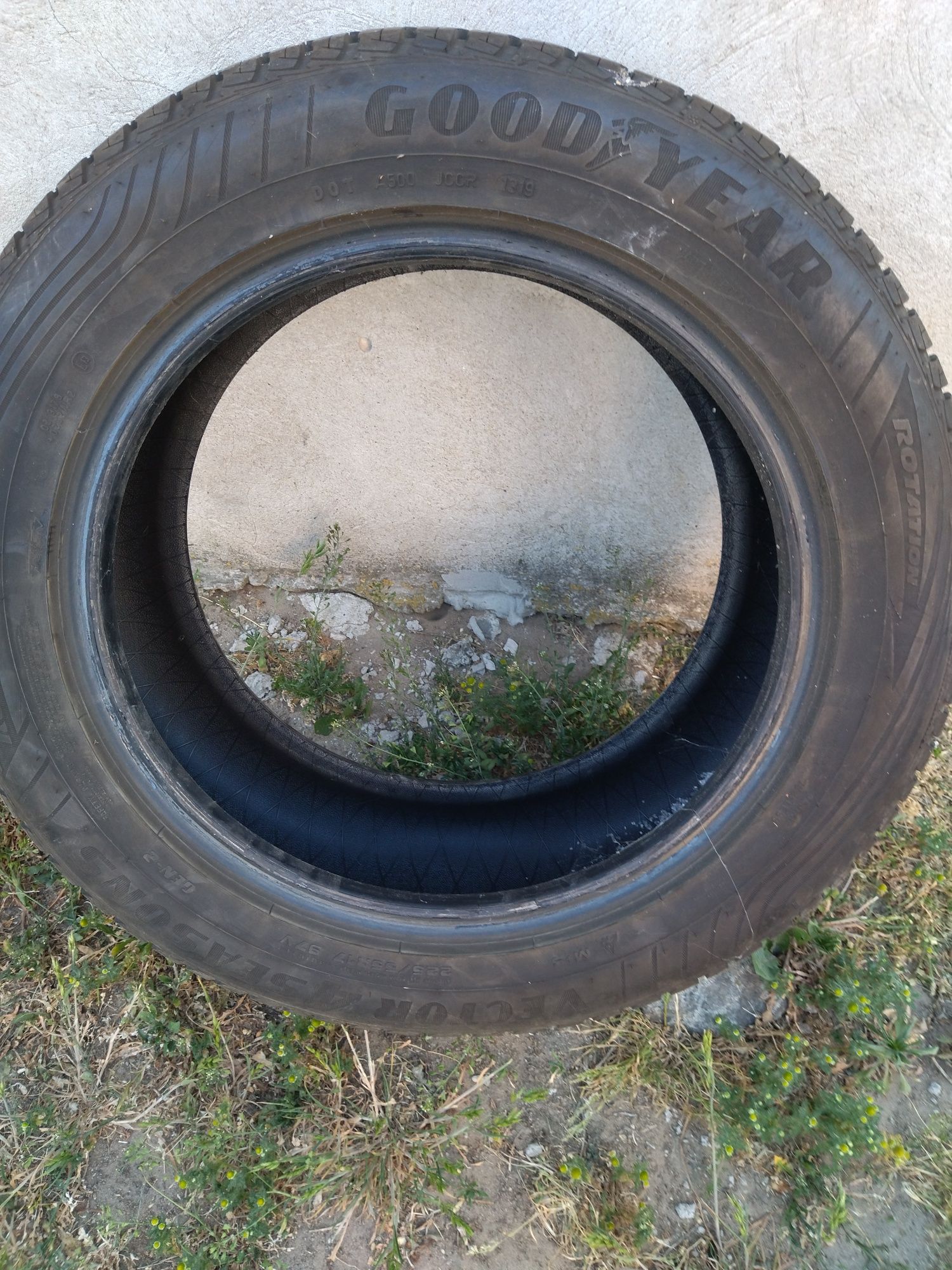 Sprzedam oponę Goodyear 225/55R17