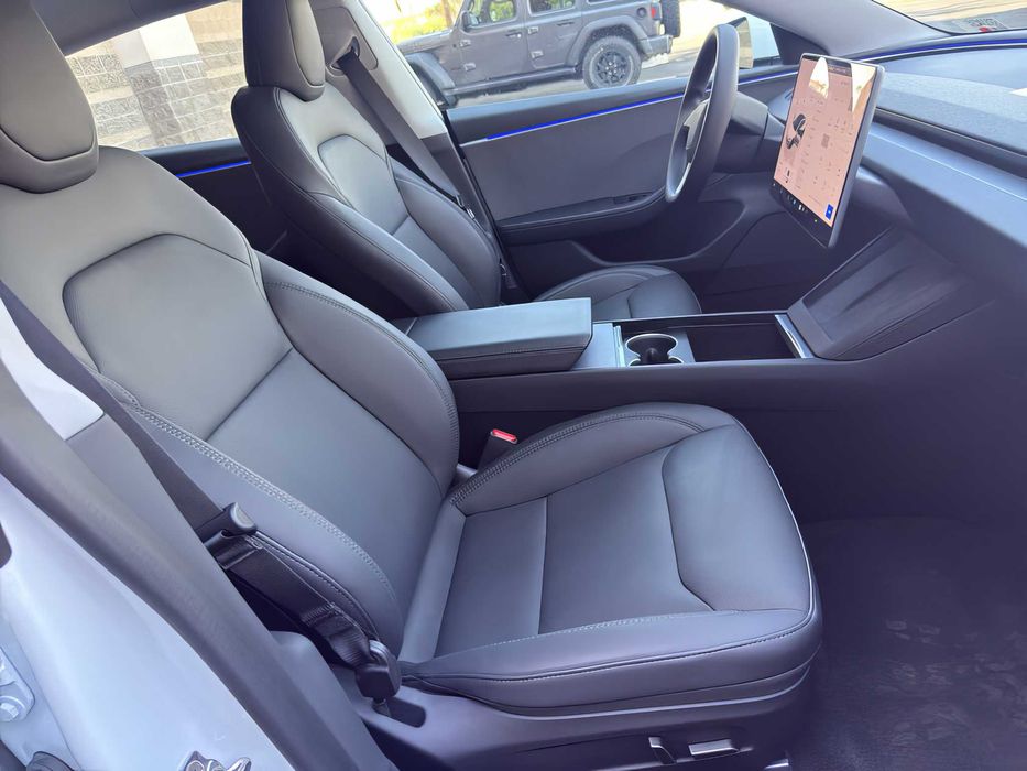 Tesla Model 3      2024