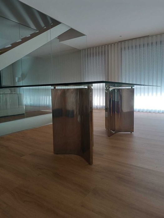 Mesa de Jantar Gaudi Laskasas + Cadeiras Peter Laskasas Como novo