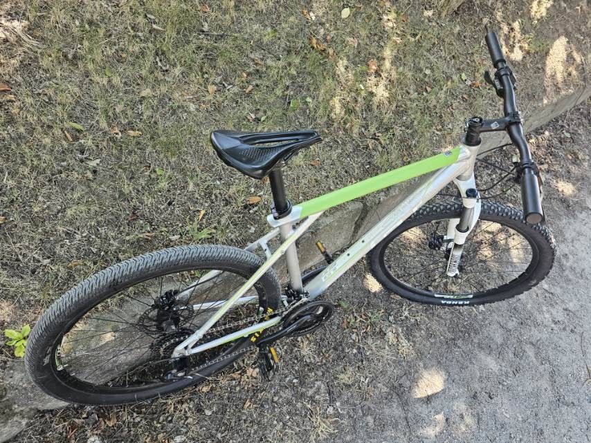 GT на RockShox та дисковой гидравліці велосипед