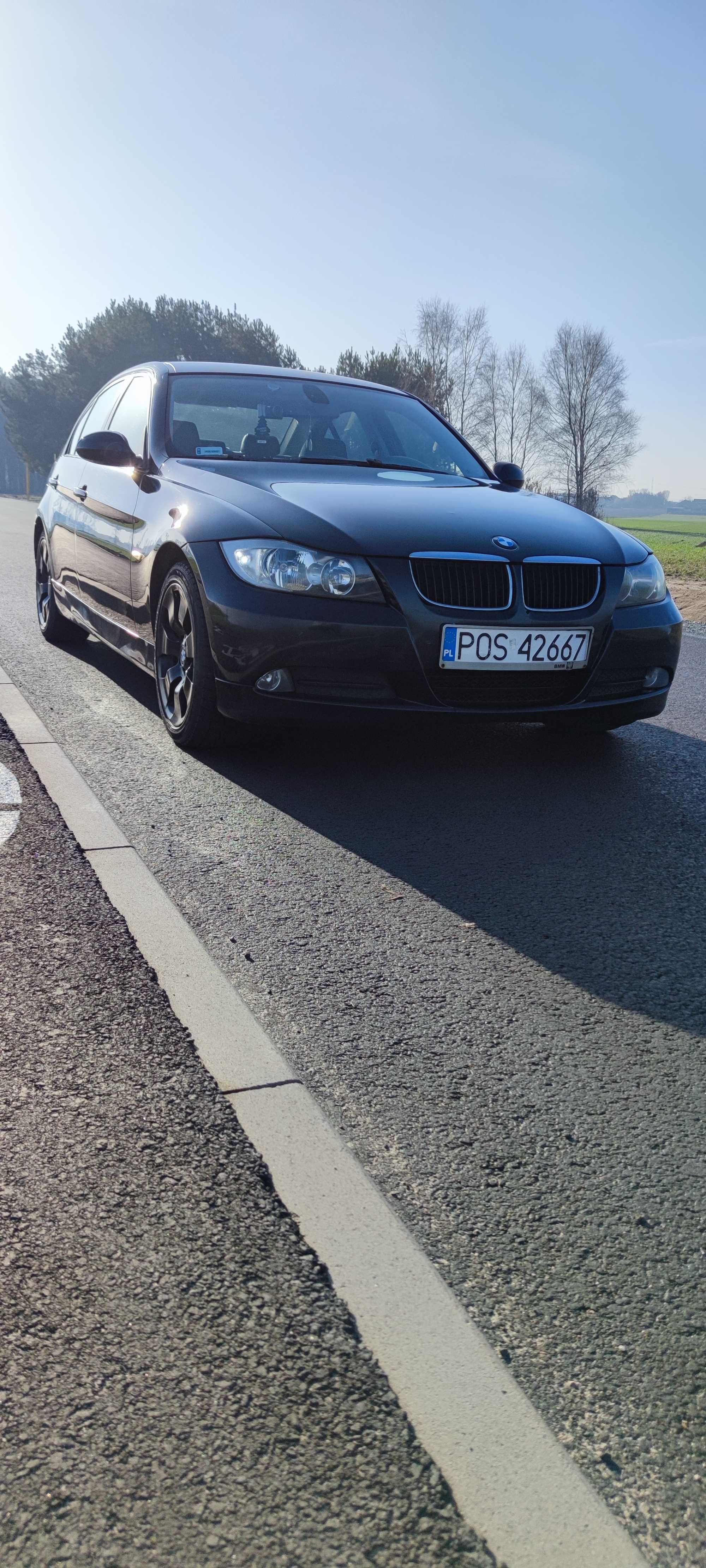 BMW e90 318d sedan, 2 komplety kól, kolor cabonschwarz
