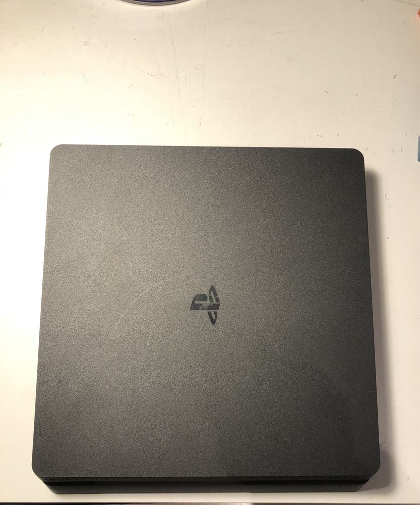 Ps4 usada sem comando como nova