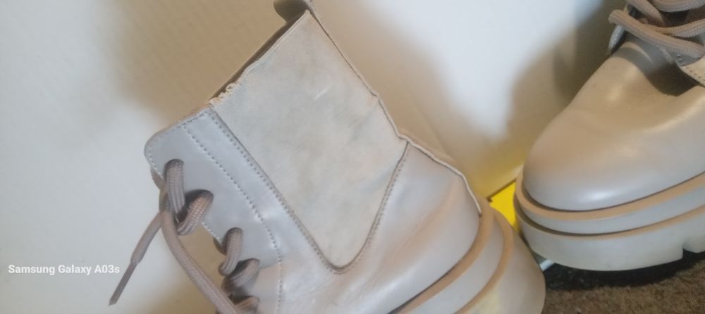 Жіночи ботинки бежевого кольору