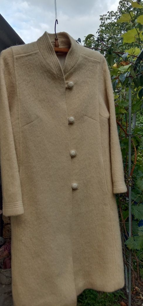 Стильне жіноче пальто із шерсті та мохера