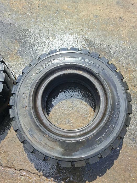 Opona pełna Soft Tyre Comfort 7.00-12 do wózka widłowego - używana