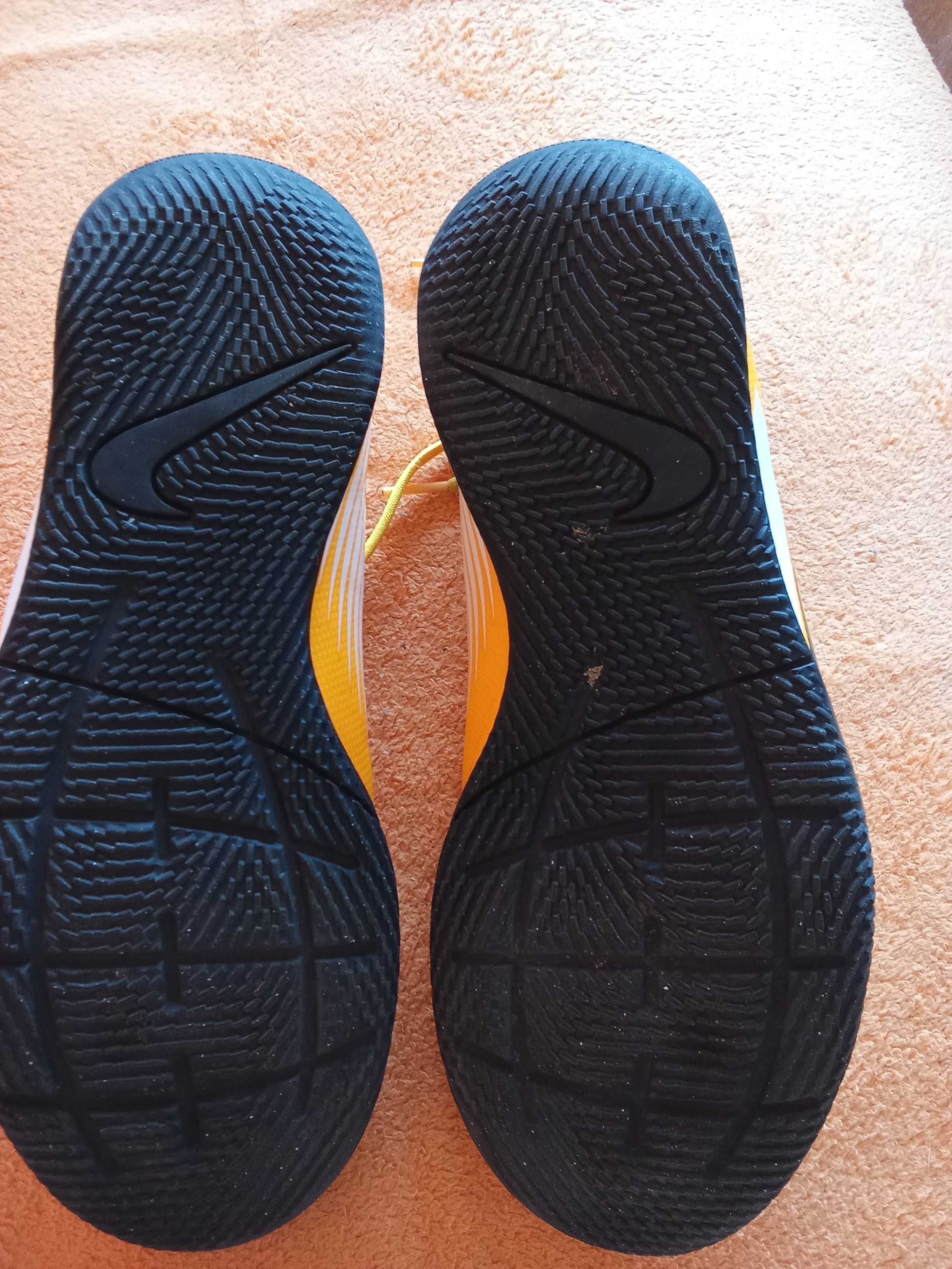 Halówki, obuwie sportowe Nike 37,5cm.