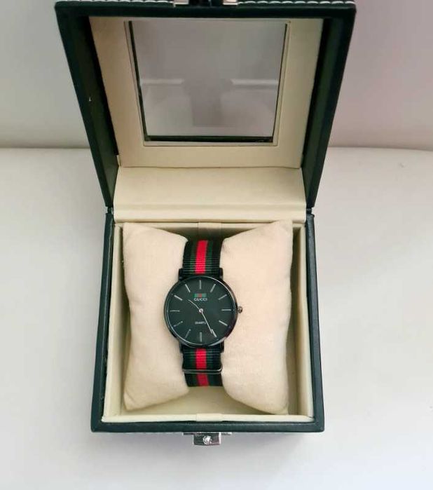 Zegarek damski Gucci średnica 3,4cm  nowy w pudełku