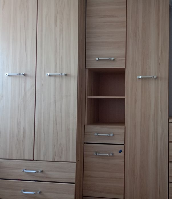 Szafa dwudrzwiowa i słupek