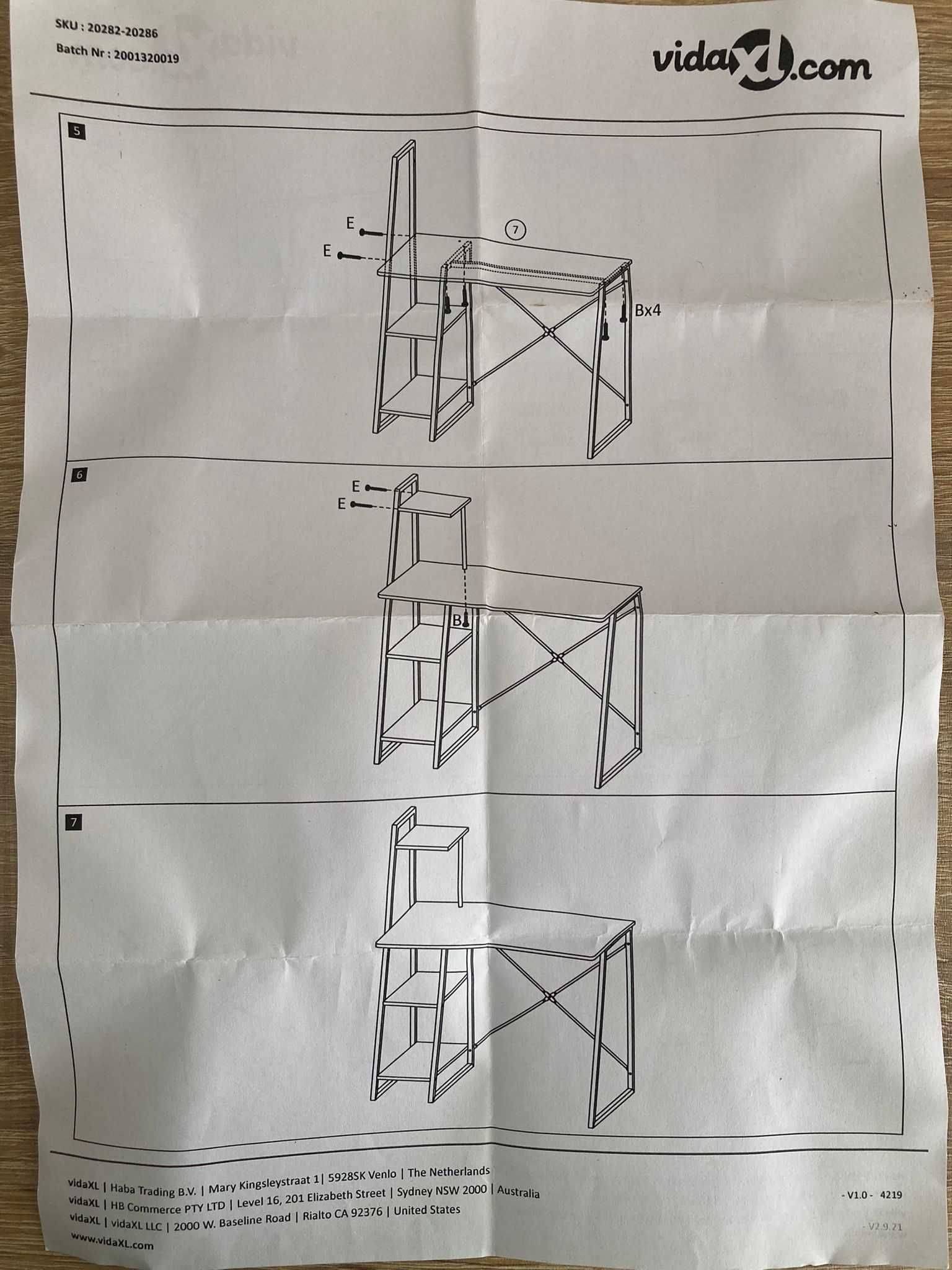 Secretária com prateleiras