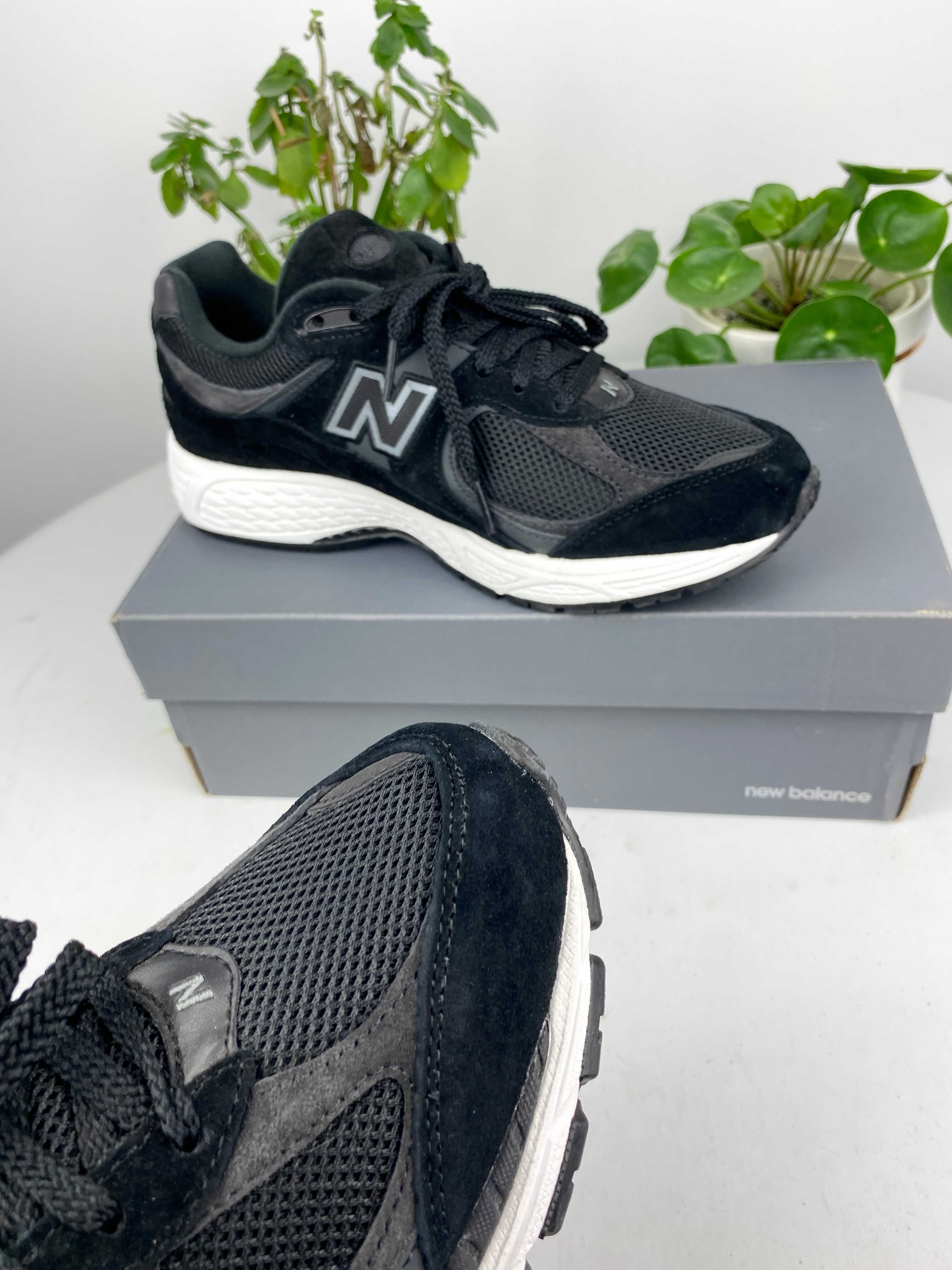 czarne białe szare buty new balance nb 2002r r. 39,5 n146