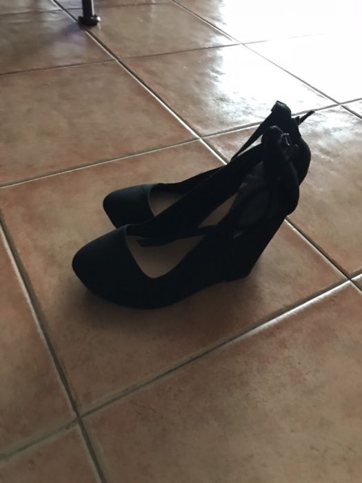Sapatos pretos de veludo n.38