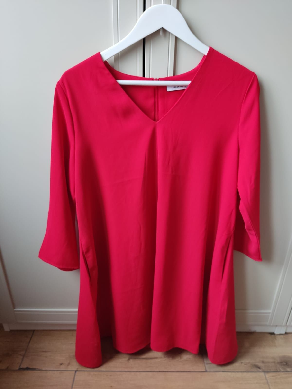 Śliczna czerwona sukieneczka Reserved 40