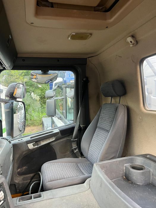 Scania P340 4x4 gancho , so 300.000 km