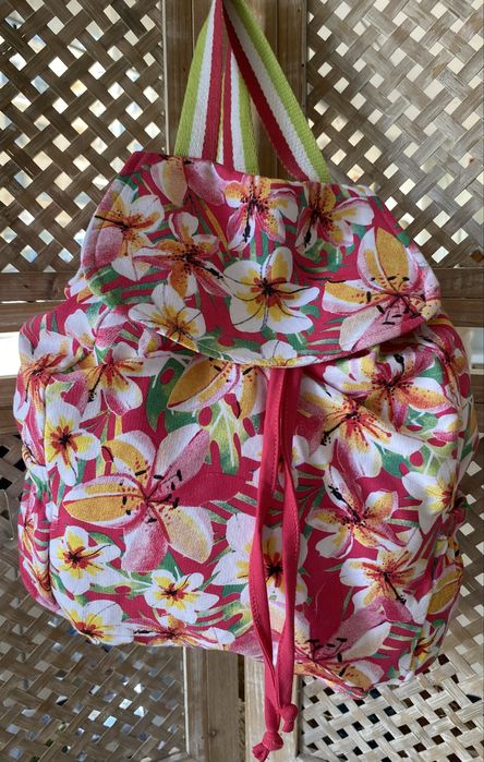 Mochila em tecido novo sem etiqueta