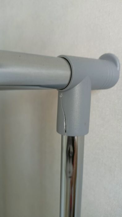 Вішалка напольна пересувна.