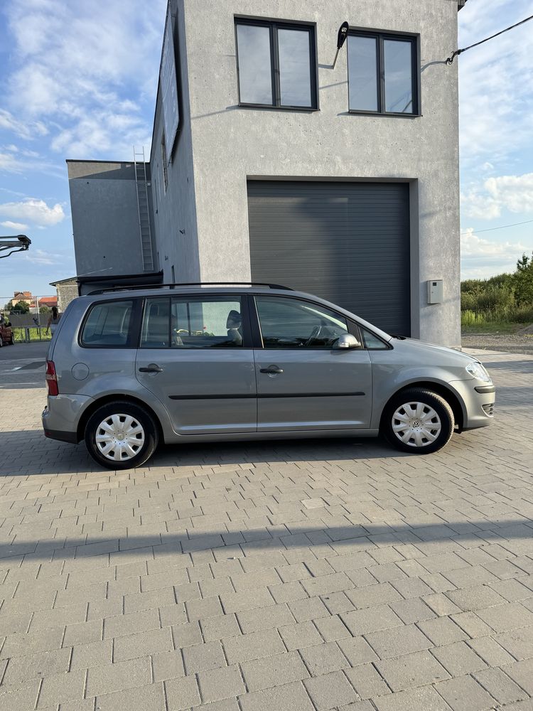 VW Touran 1.9TDI 2008 рік