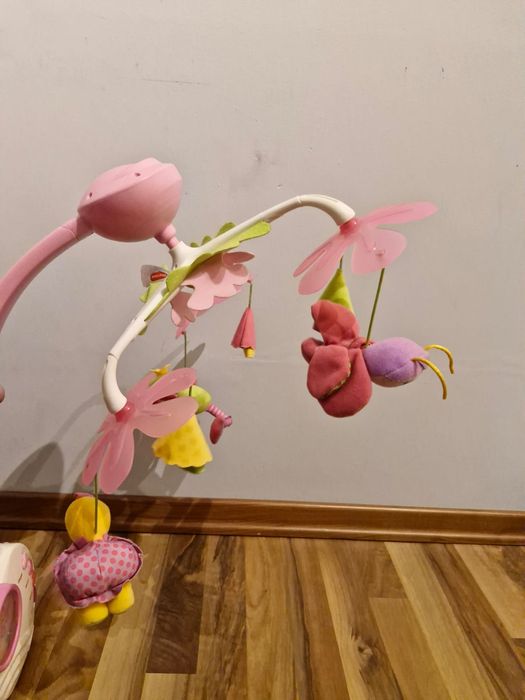 Karuzelka Tiny Love ma dwa poziomy głośności , muzyczki różne do odtwa