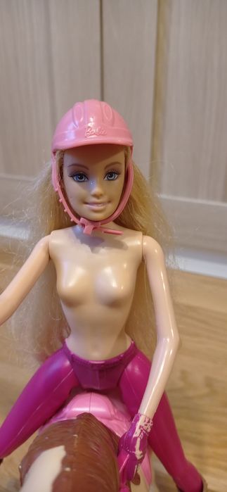 Mattel Barbie dżokejka i chodzący koń 2014 r.