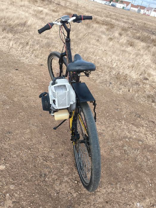 Bicicleta com motor auxiliar