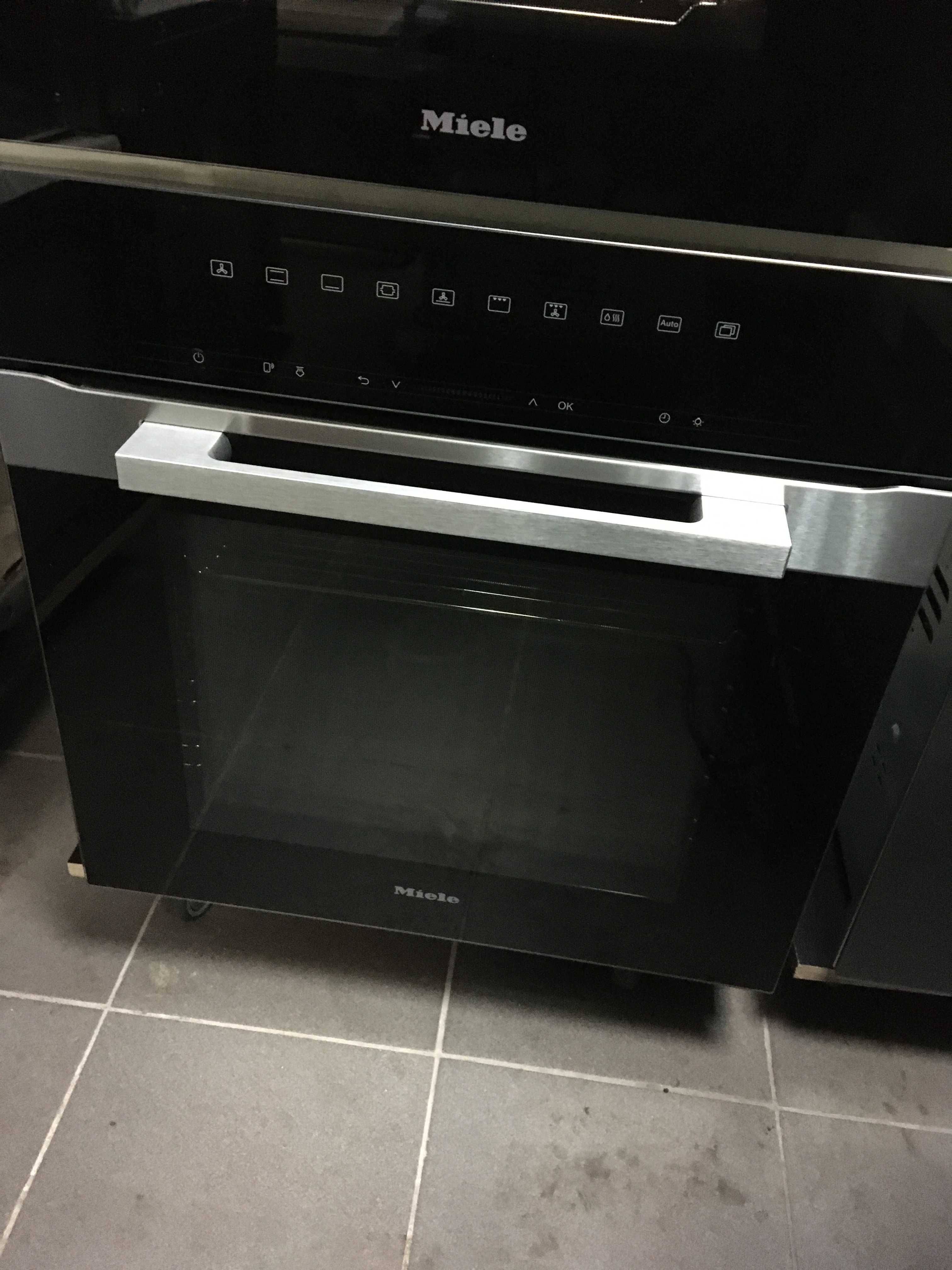 Miele H7860BP Piekarnik Pyroliza Kamra w komorze