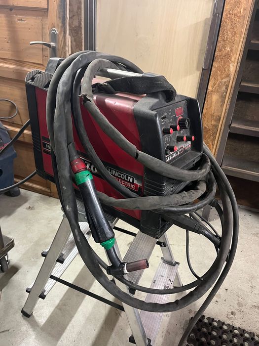 Spawarka TIG Lincoln V270-T Pulse