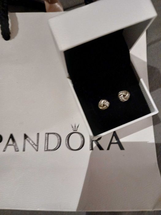 Brincos em prata com zirconias Pandora