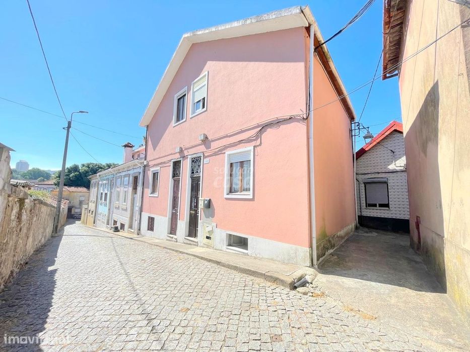Prédio para Restaurar no Centro Histórico de Vila Nova de Gaia – Zona