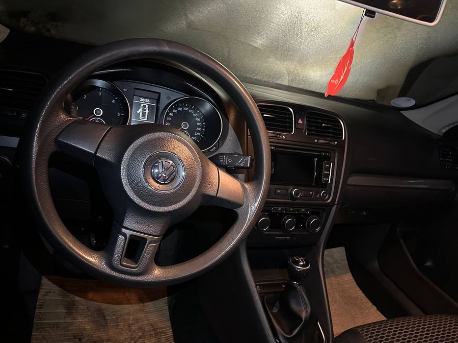 Економне авто golf 6 1.6 TDI 2011р.