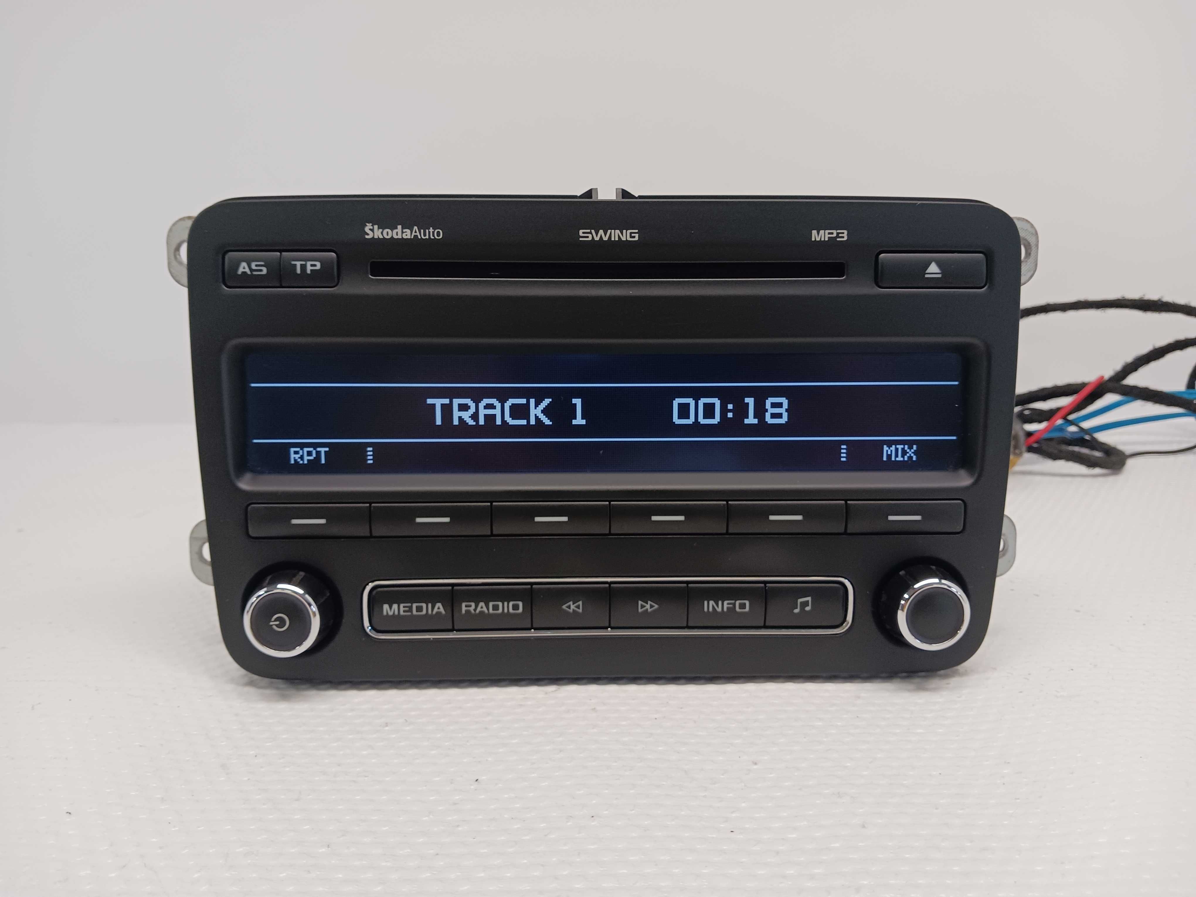 Skoda Swing ROOMSTER Fabia II Radio Mp3 Aux 5J003---5161D z kodem