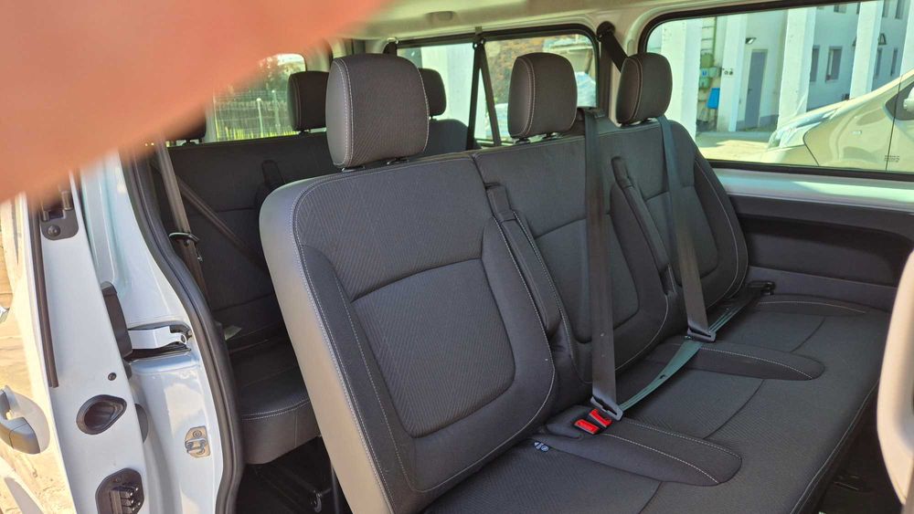 Nowy Renault Trafic, wynajem, bus 9 osobowy