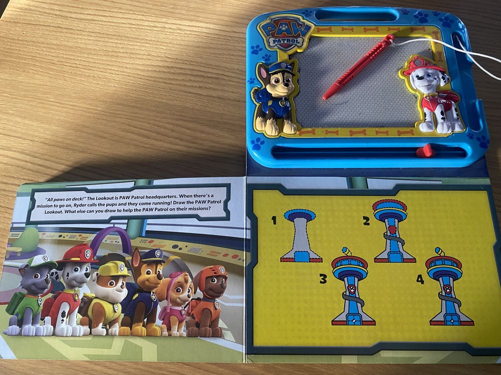 Książka z tablicą magnetyczną Paw Patrol (język angielski)