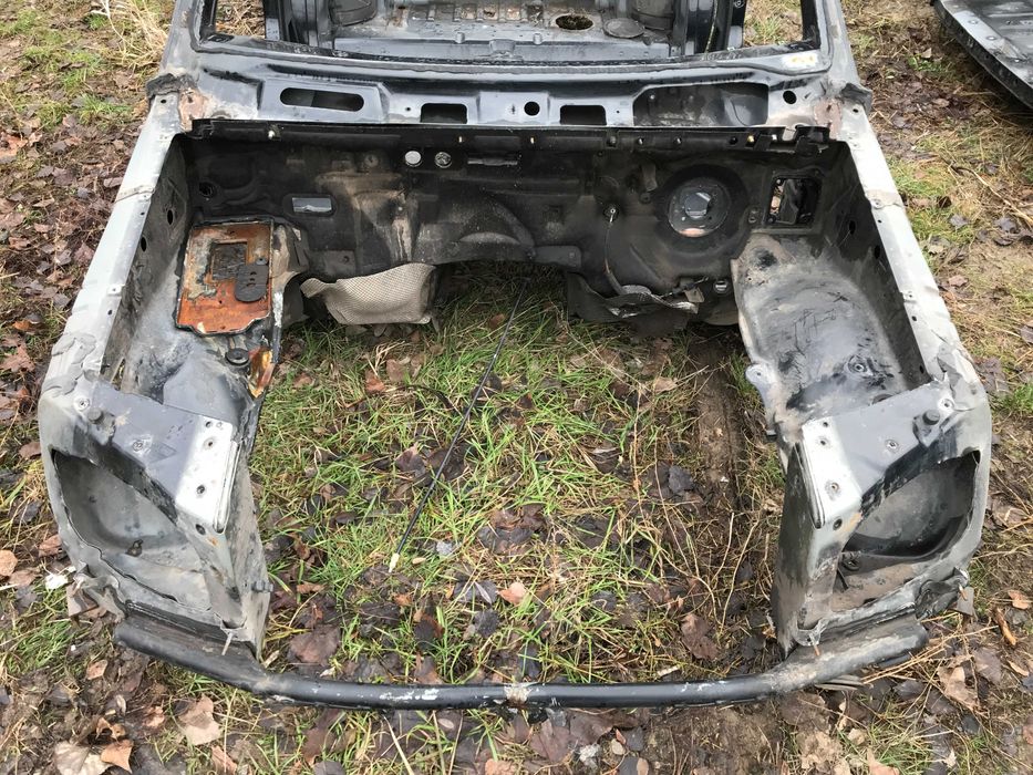 Кузов рама шасі четверть Mercedes ML 163 мерседес мл запчастини