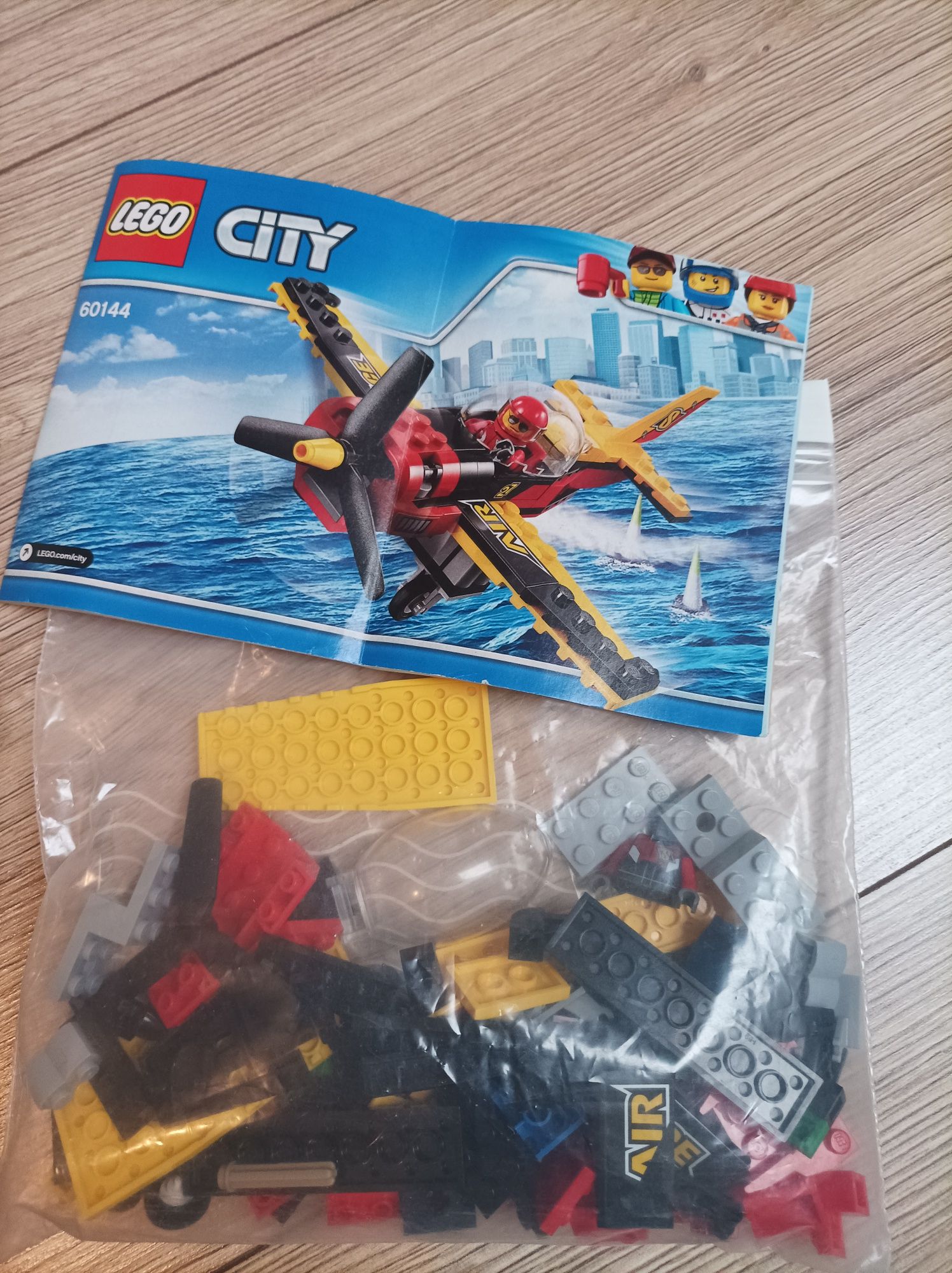 LEGO 60144 samolot wyścigowy.