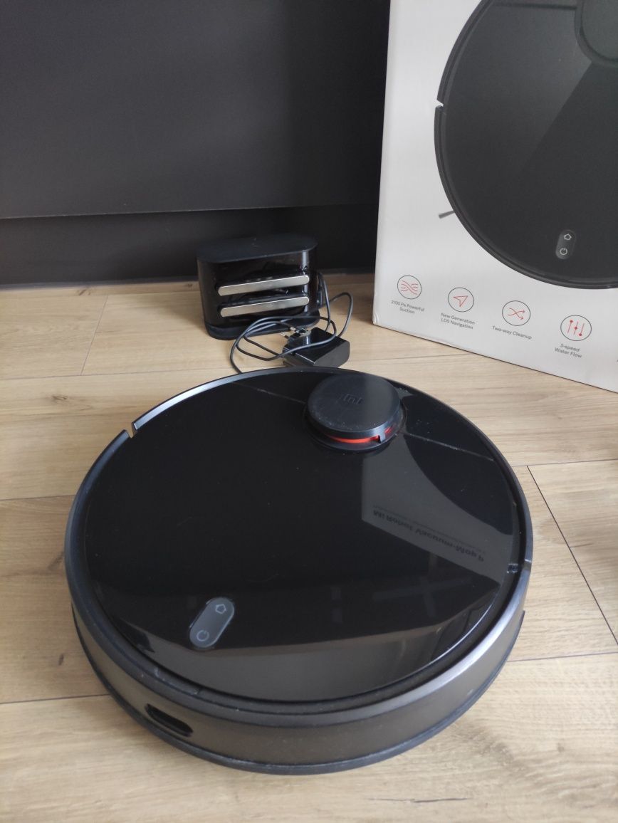 Czarny Xiaomi Mi Robot Vacuum Mop Pro z nowymi akcesoriami