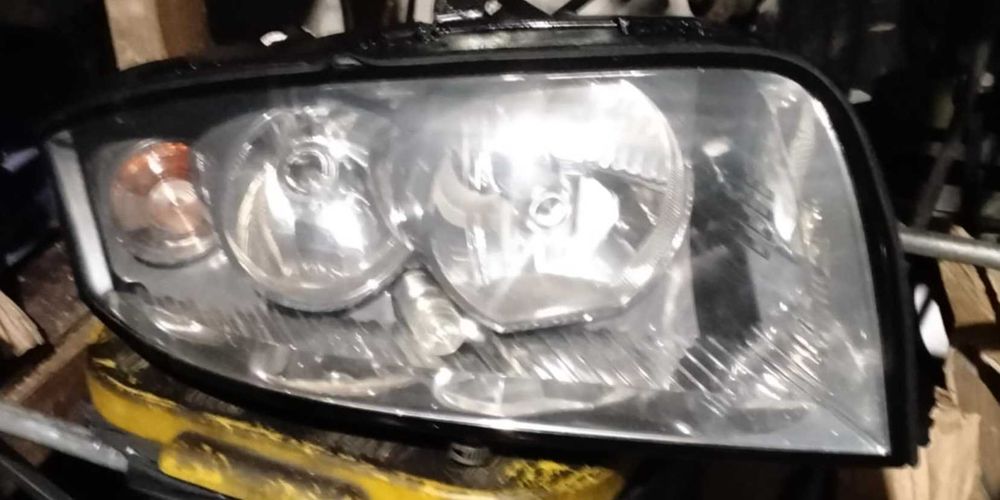 lampa prawa lewa przednia przód Audi A2