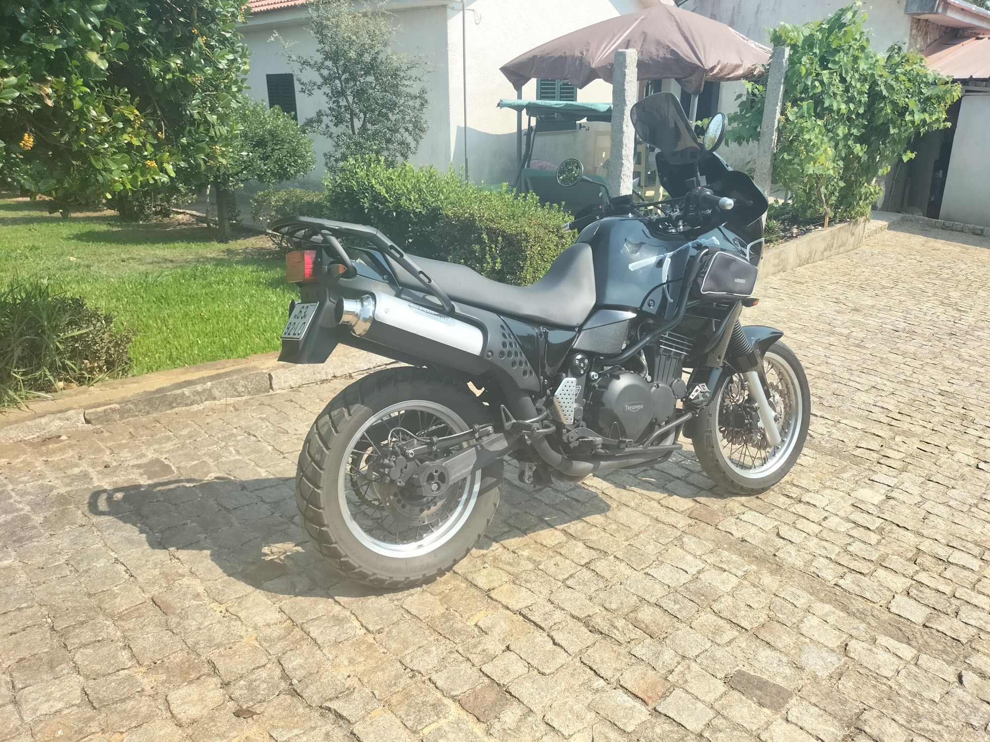 Triumph tiger 900