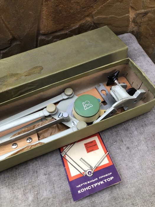 Чертежный набор . Конструктор . Кульман