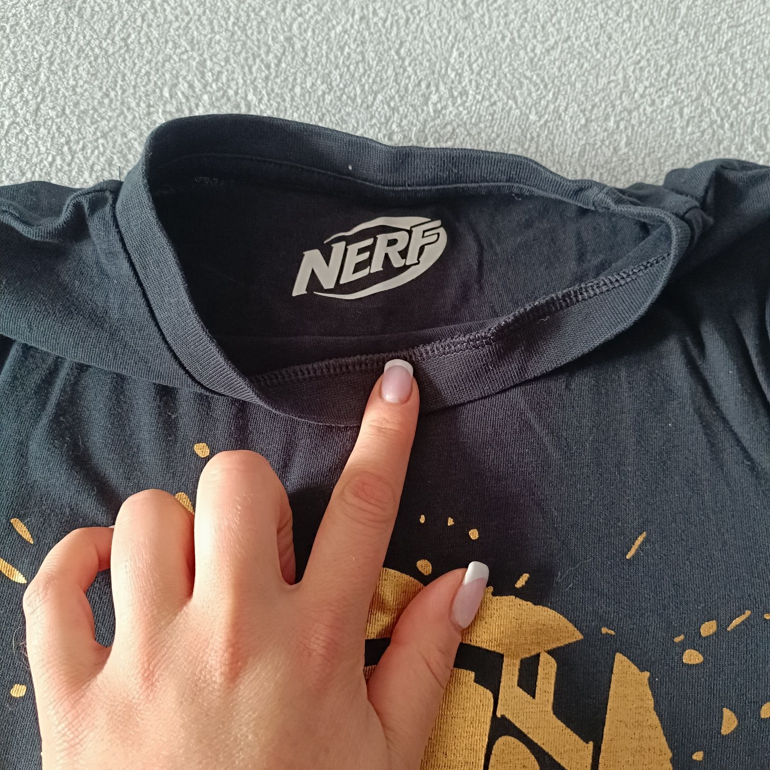 Czarny T-shirt Nerf r. 140 złoty nadruk