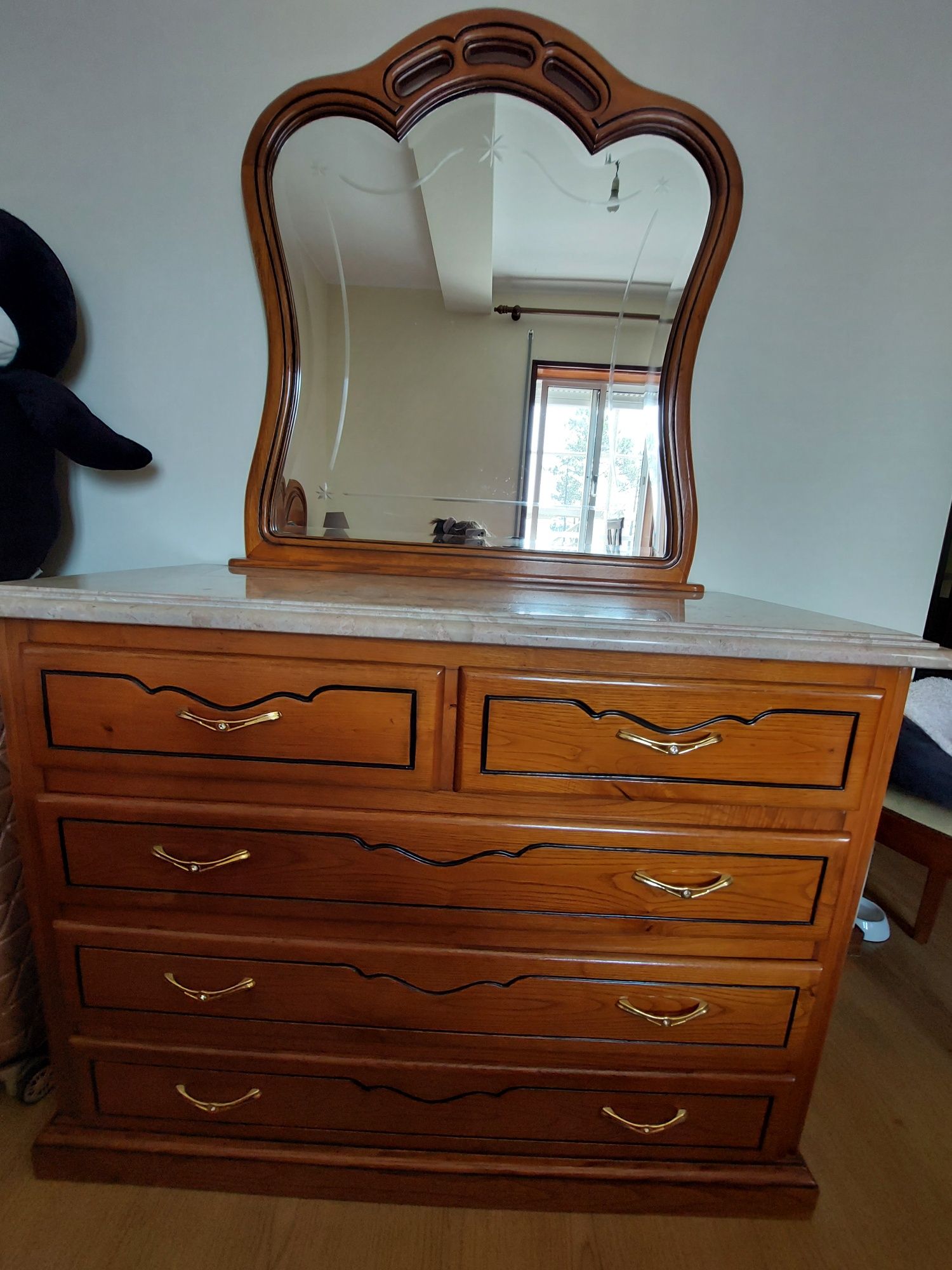 Conjunto Quarto Casal – Cama + 2 Mesas de Cabeceira + Cómoda